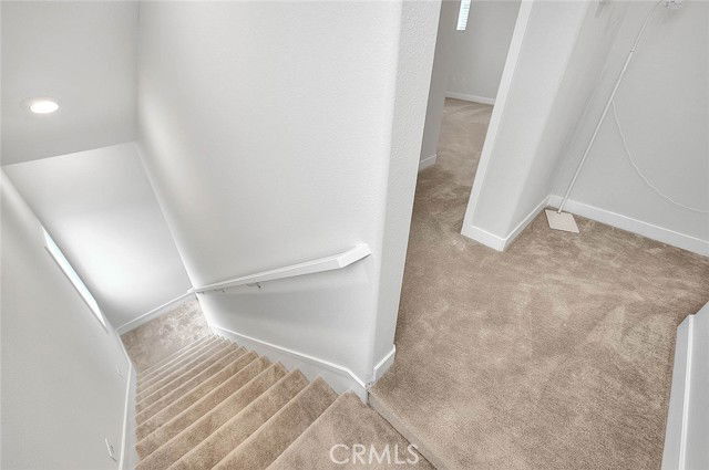 Building Photo - 6 Crown Point Dr