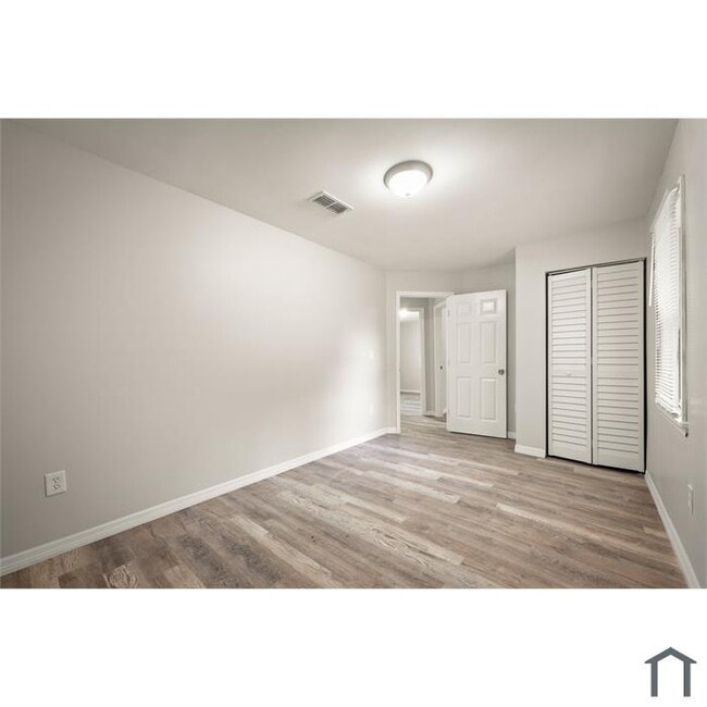 Foto del edificio - 5195 Cypress Crest Ln