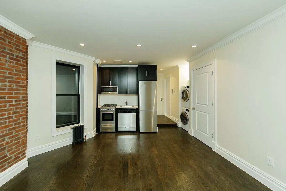 Primary Photo - 552 Broome Street