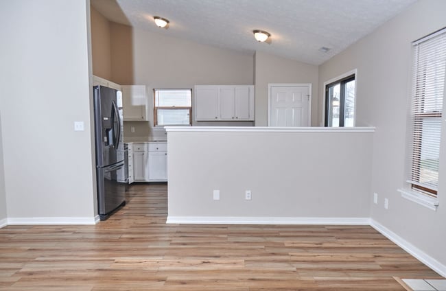 Building Photo - Beautiful Three Bedroom Single Family Home...