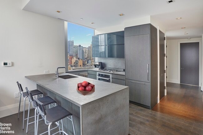 Foto del edificio - Furnished Sunny Luxury Living 1bd/1.5ba