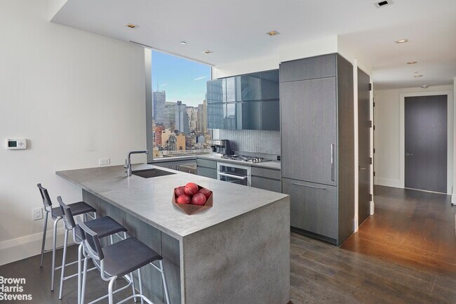 Building Photo - Furnished Sunny Luxury Living 1bd/1.5ba