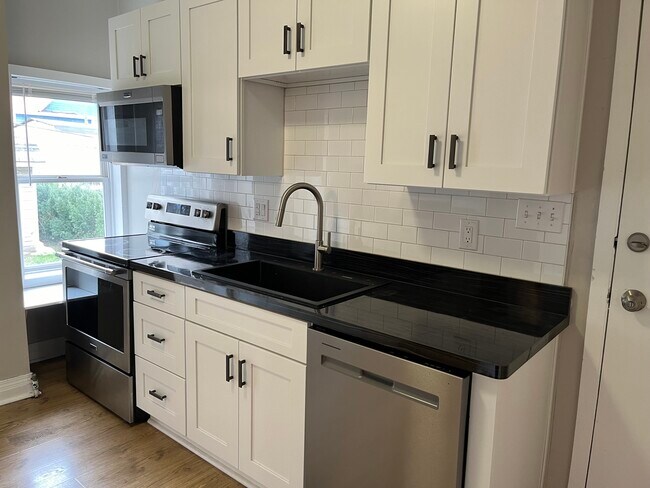 Foto del edificio - 1364 W 58th St