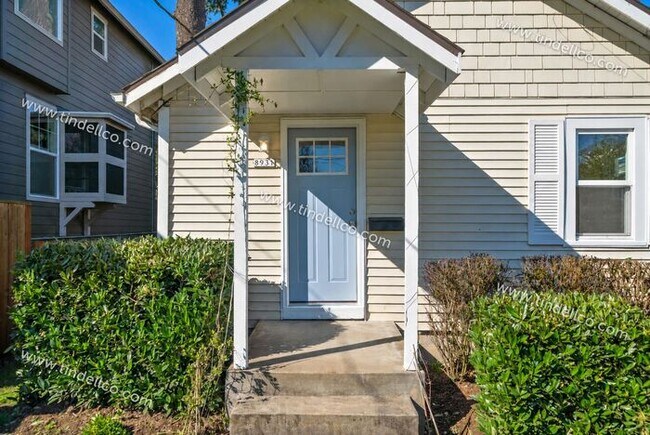 Foto del edificio - Charming 1-Bedroom Home in Portsmouth with A/C, Fenced Yard & Off-Street Parking