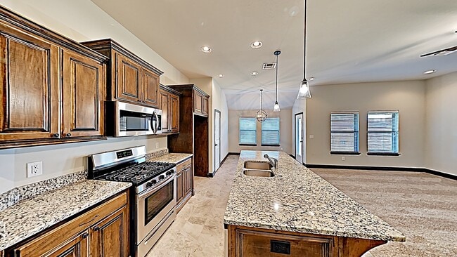 Foto del edificio - Beautiful 4 Bedroom Home in Mustang Schools!