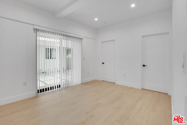 Foto del edificio - 438 E 28th St