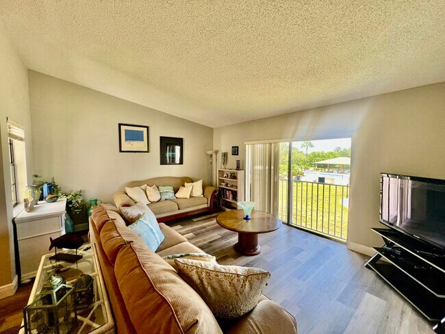Building Photo - 3209 S Lakeview Cir