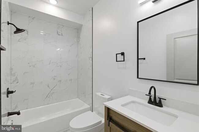 Foto del edificio - 2146 N Franklin St