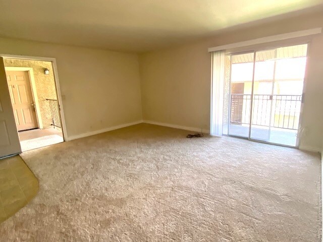 Building Photo - 4480 Sandy River Dr