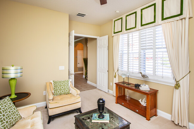 Foto del edificio - 158 Hidden Palms Ln