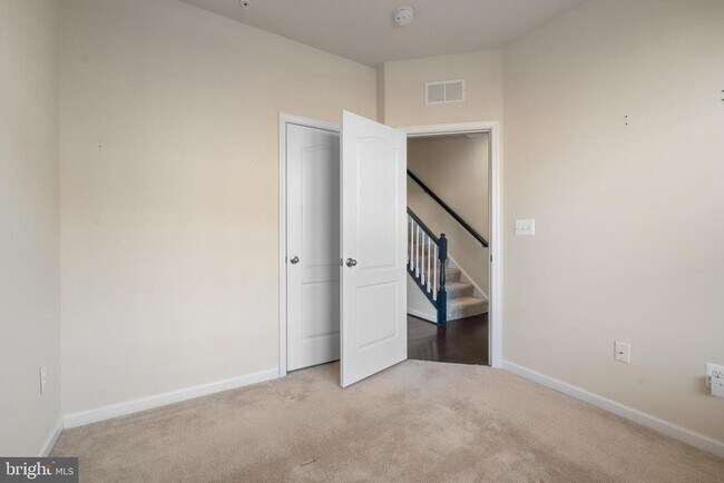 Foto del edificio - 829 Jarrett Ln