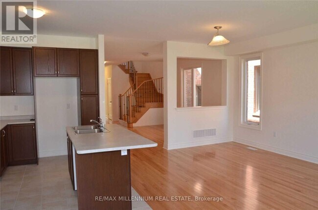 Building Photo - 50 Andretti Cres