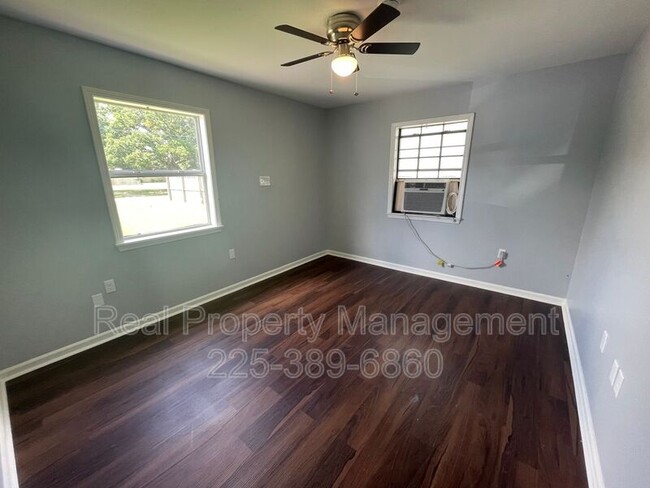 Building Photo - 38294 1494