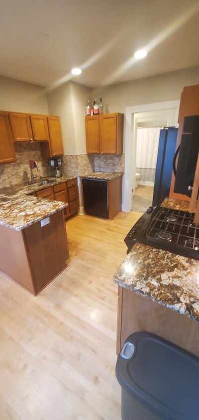 Foto principal - 522 Newton Ave N