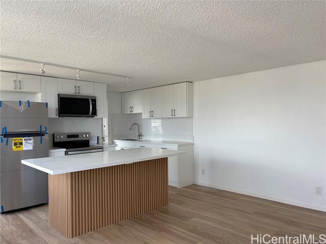 Building Photo - 1060 Kamehameha Hwy