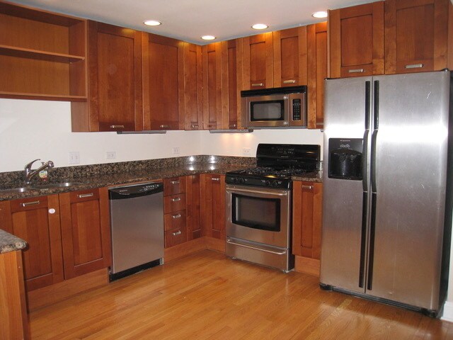 Building Photo - 1629 W Sherwin Ave