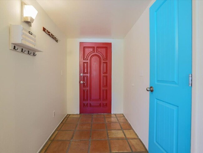 Building Photo - ? Stunning Mountain-View Home with Private Pool & All Utilities Included!!