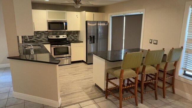 Foto del edificio - 5855-5855 Northpointe Ln