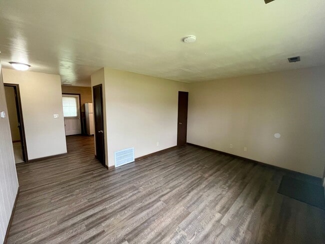 Building Photo - 2 Bed | 1 Bath | Duplex