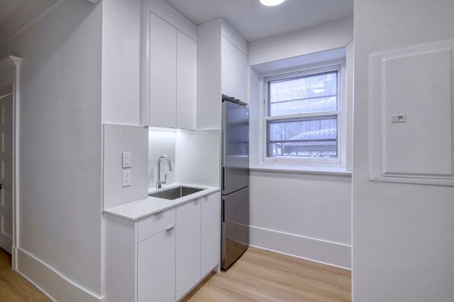 Building Photo - 1245 Rue St Marc