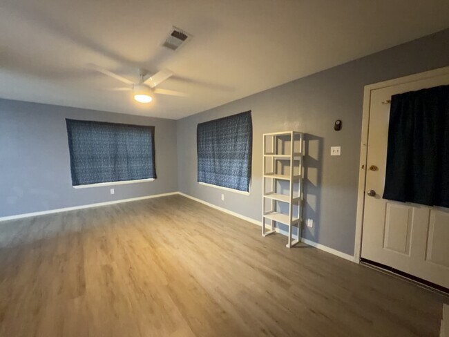 Foto del edificio - 15118 Carraway Ct