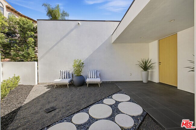 Foto del edificio - 6390 Quebec Dr