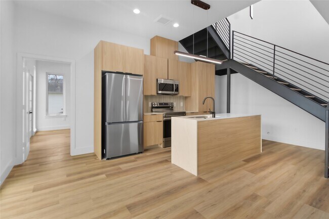 Building Photo - 5614 Larkin St