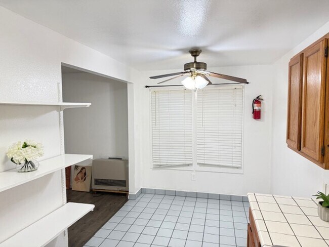 Building Photo - 1800