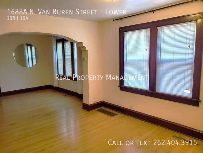 Building Photo - 1686-1688 N Van Buren St