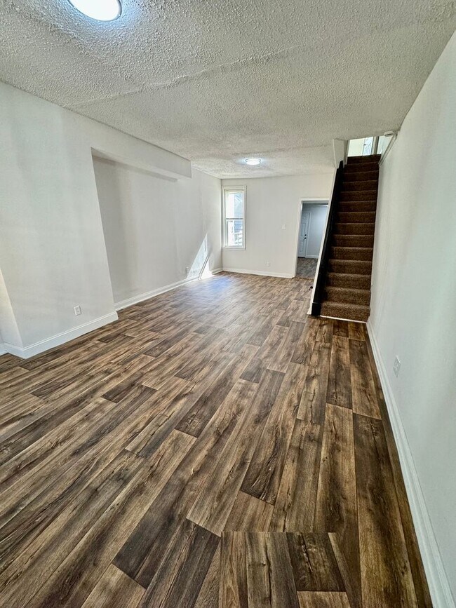 Building Photo - 2055 E Stella St – 3 Bed, 1 Bath Home with...