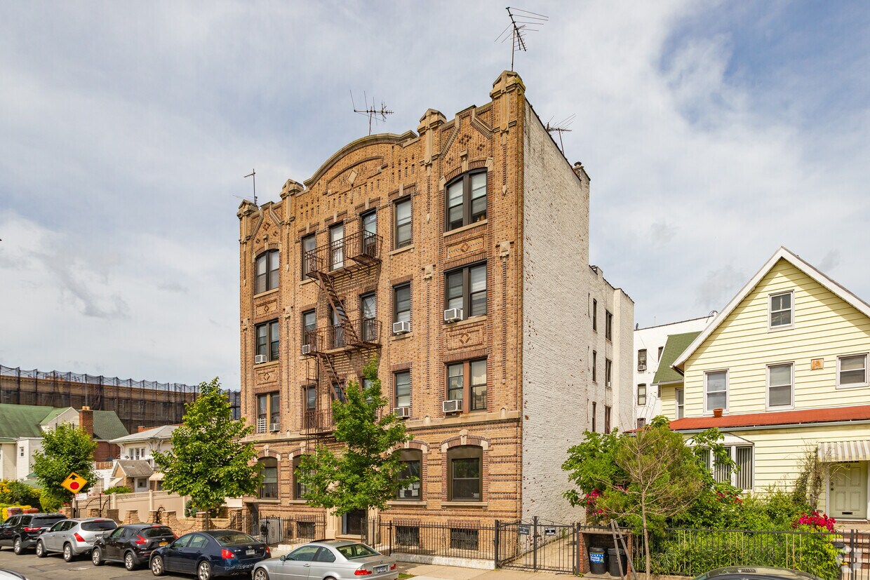 Primary Photo - 76 Bay 23Rd St