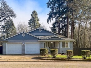 Building Photo - 3200 Lorian Ln SE