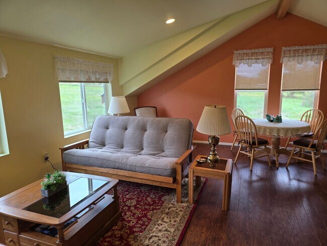Building Photo - Charming Apartment in Sequim