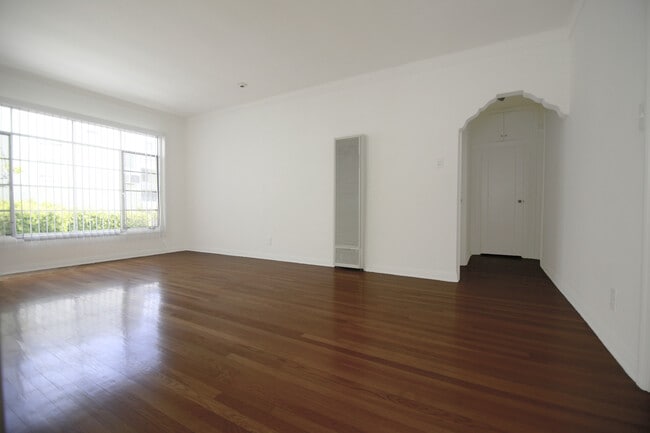 Building Photo - 1123-1127 Larrabee St