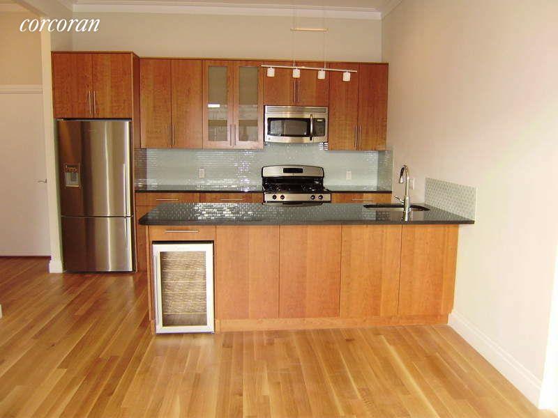 Primary Photo - 206 Kent St