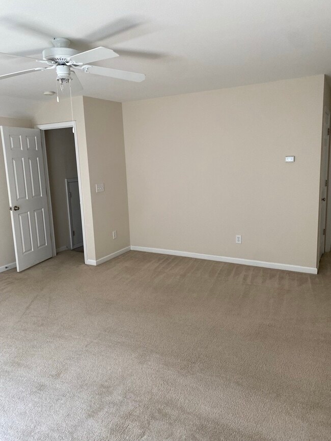 Building Photo - 1030 Glencroft Dr