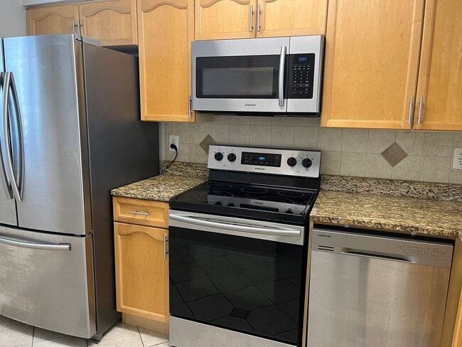 Building Photo - 2 bedroom 2 bath condo with spectacular views