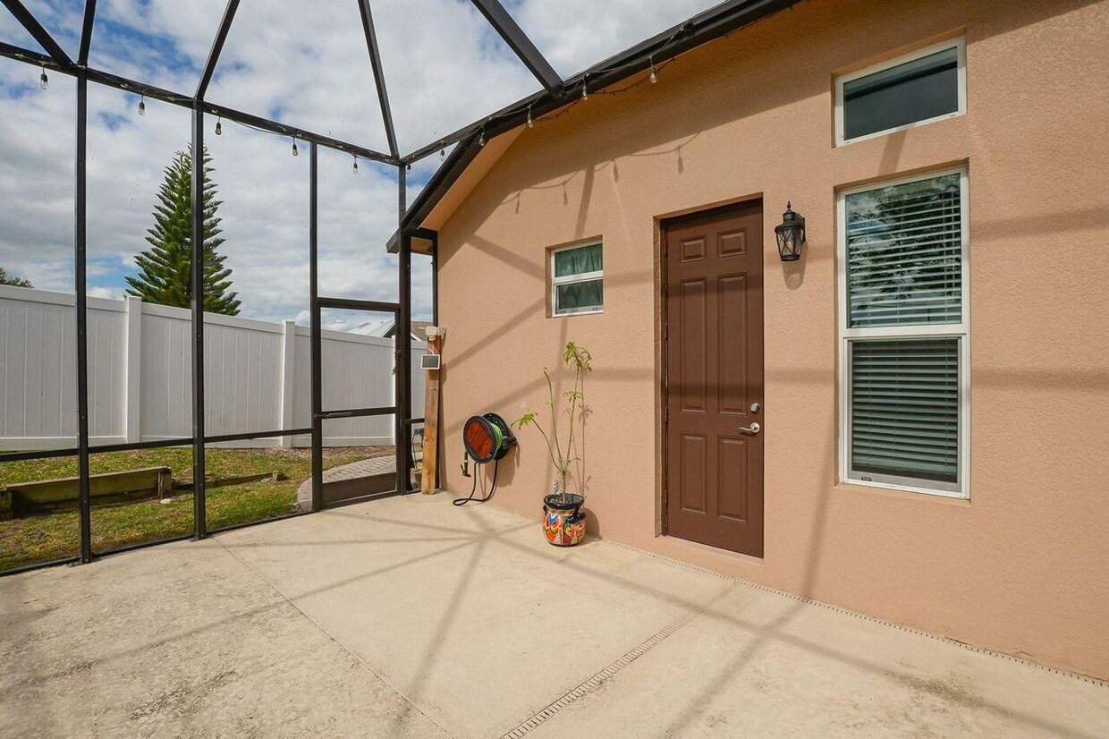 Foto principal - 341 SW Kestor Dr