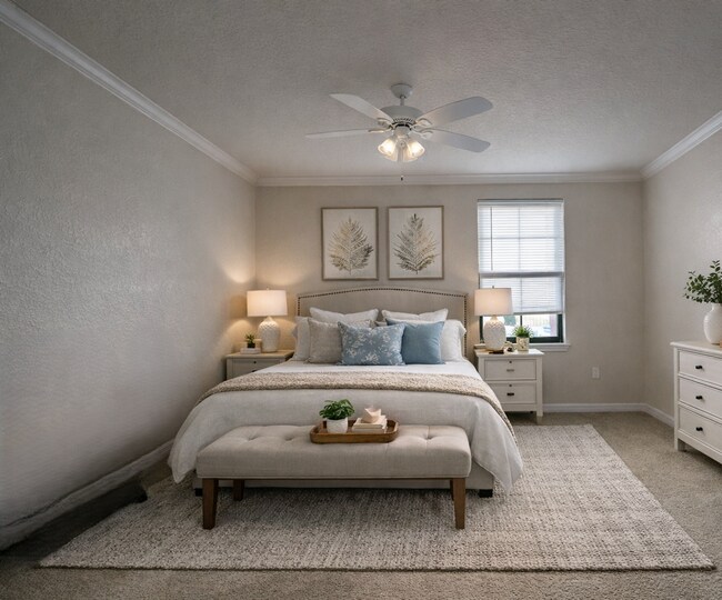 Foto del edificio - 1x1 New wood-look vinyl plank flooring throughout!