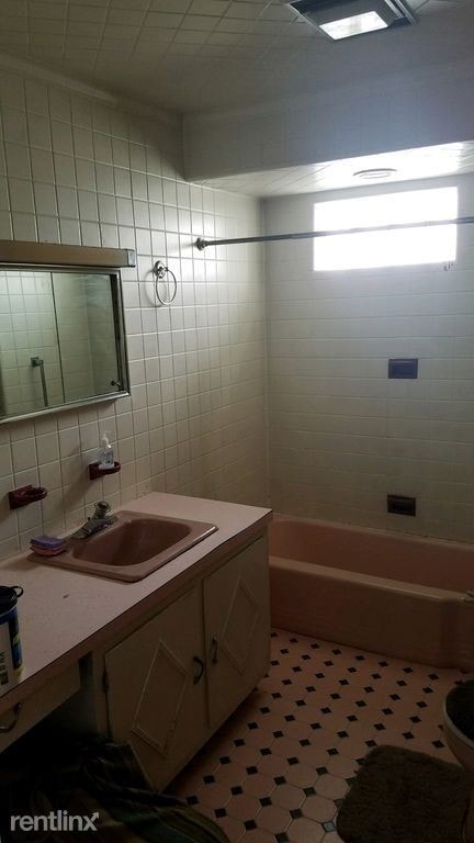 Building Photo - 4 br, 1 bath Townhome - 449 Arlington St