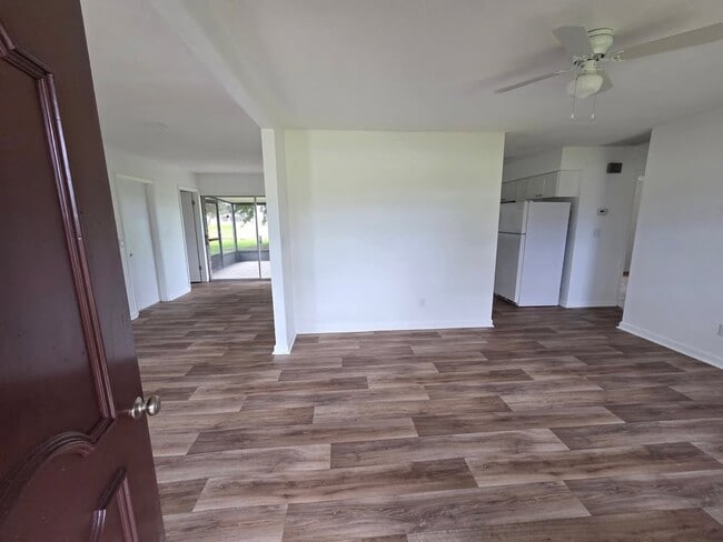 Foto del edificio - 7208 Spring Hill Rd