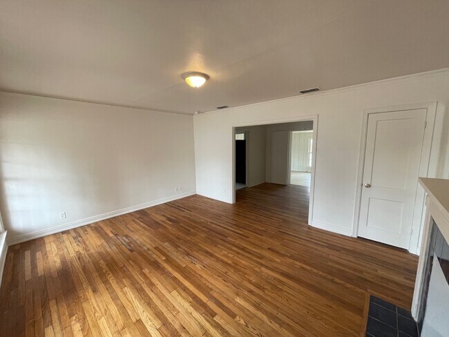 Building Photo - 2510 31st St