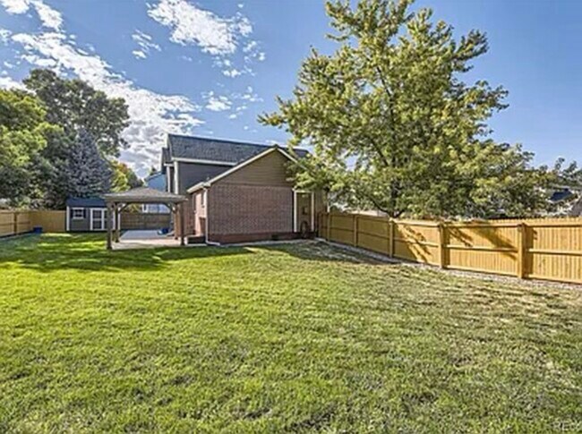 Building Photo - 8942 W Lake Dr