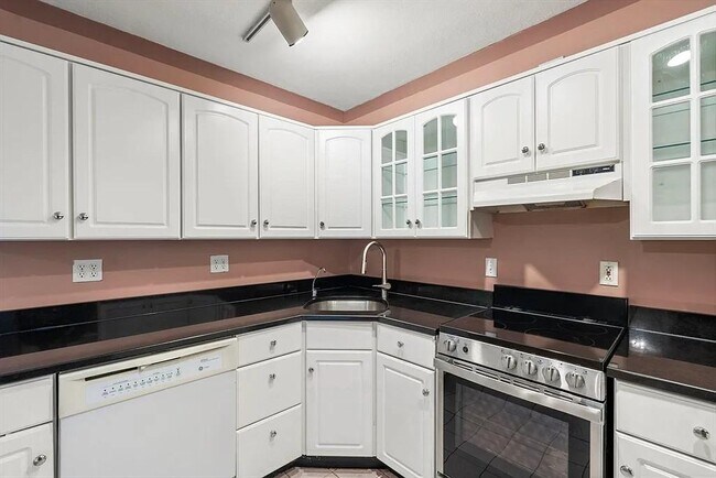 Foto del edificio - 10 Hammond Pond Pkwy