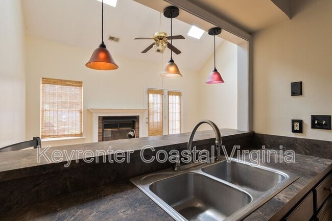 Building Photo - 922 Pocahontas Ct