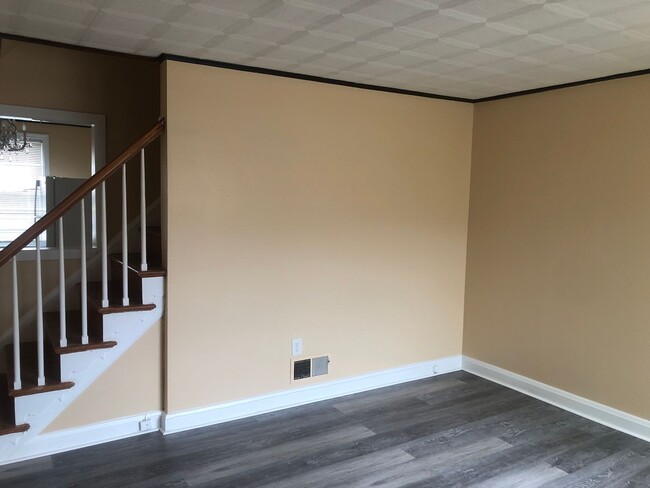 Building Photo - 2 bedroom townhouse ready for rent in Balt...