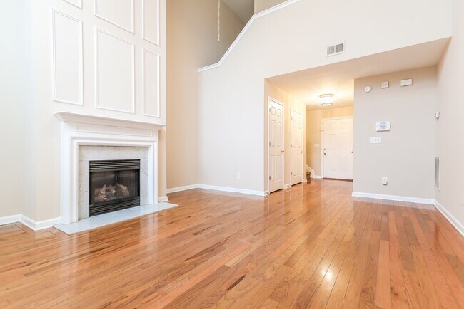 Building Photo - 2230 Gateview Ct