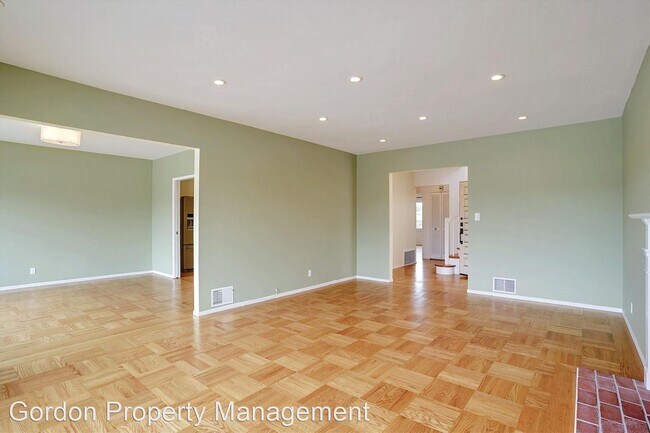 Foto del edificio - 3 br, 3 bath House - 452 Gellert Drive
