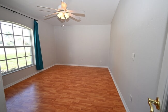 Foto del edificio - 136 SE 19th Ln