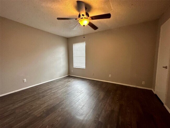 Building Photo - 5426 Menchaca Rd